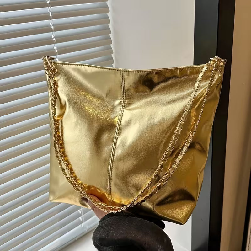 Trendy Women'S Shoulder Bag Featuring a Chain Strap And a Shiny Surface.